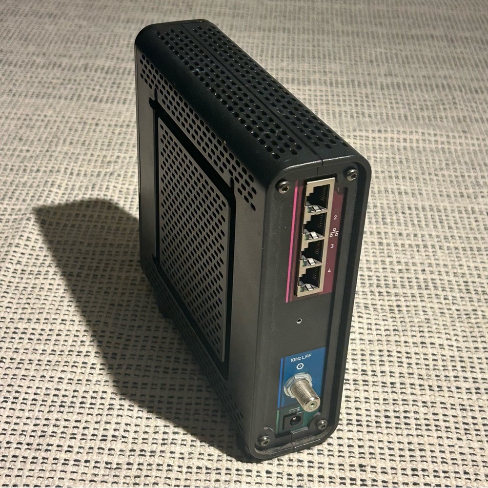 WiFi Router: Motorola SURFboard SBG6580 - Picture 4 of 10